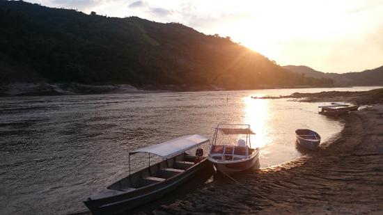 Paseo en lancha por el río Huallaga